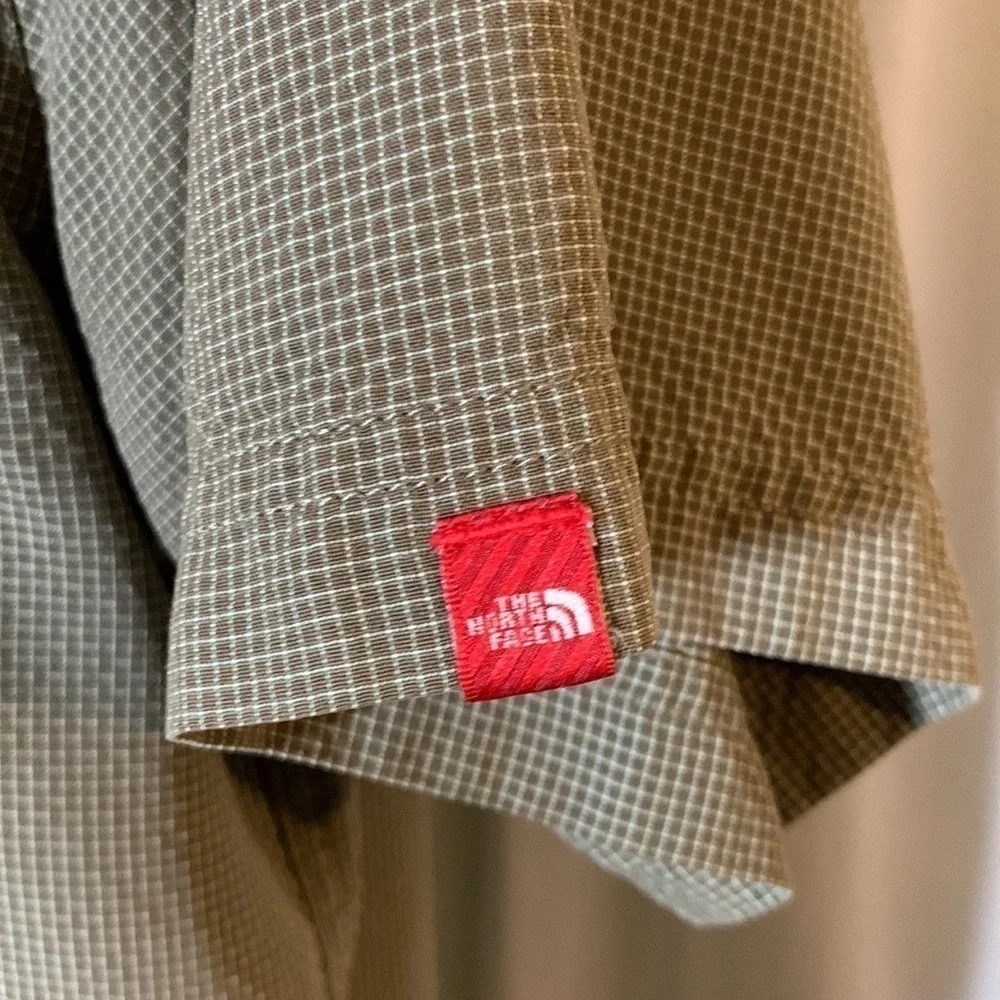 The North Face Casual Lightweight Button Down Shirt, S